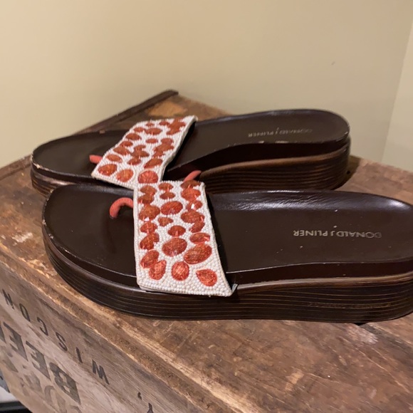 Donald J Pliner Size 9.5 M pink & white beaded brown slides, good used condition - Picture 4 of 10